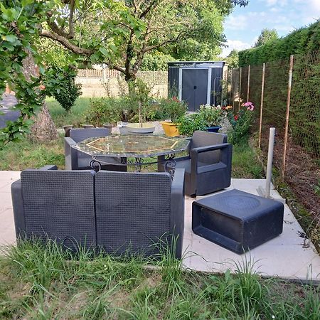 Gite Pavillon Kifadonfe 3 Ch Avec Cour Et Jardin Clos Villa Saint-Germain-Lembron Eksteriør billede